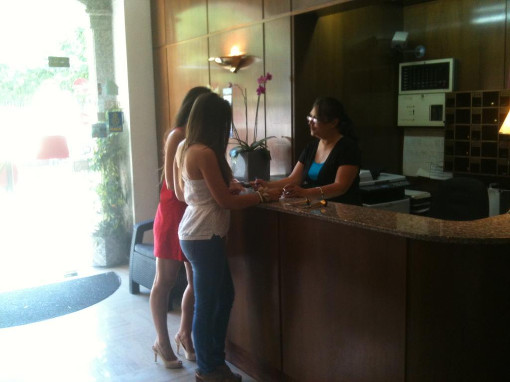 Hotel Manel Martorell Exterior photo